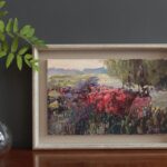 Pejzaż, polne kwiaty, Krzysztof Nowak. Obraz ręcznie malowany, pejzaż na płótnie od artysty. Nowoczesny, mały obraz na prezent lub do małego salonu.Stonowane kolory, srebrna rama.