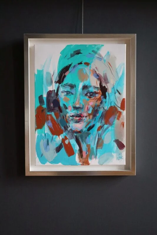 Dreamin Blue , Małgorzata Sęk Obraz ręcznie malowany, abstrakcja na płótnie, mały format. Kobieta na obrazie. Obraz w ramie. Idealny obraz na prezent dla kobiety.